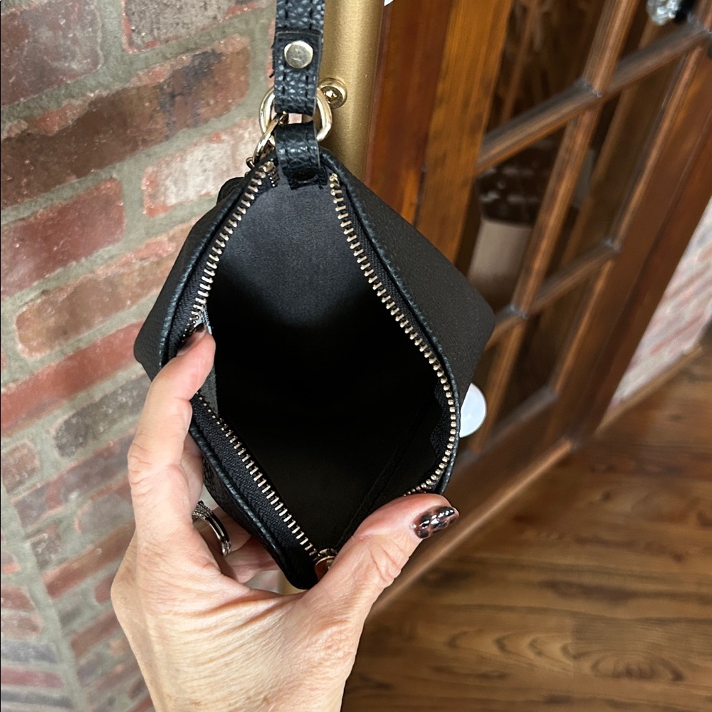 Black Wristlet Triangular Vegan Leather Handbag never used - Picture 3 of 3